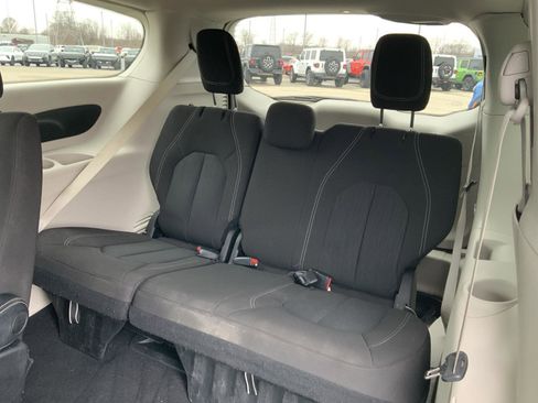 Used 2023 Chrysler Voyager LX image 54