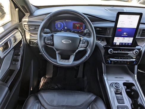 Used 2022 Ford Explorer Platinum w/ Equipment Group 601A image 17