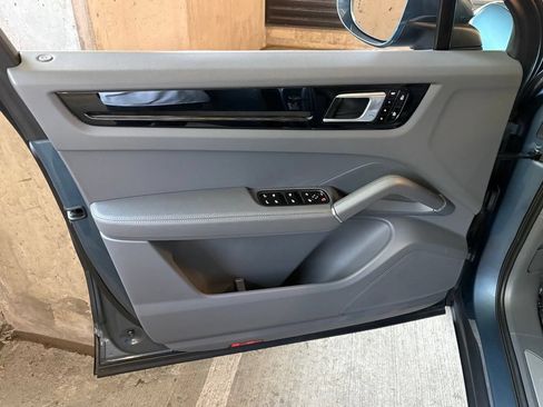 Certified 2020 Porsche Cayenne AWD/4WD image 19