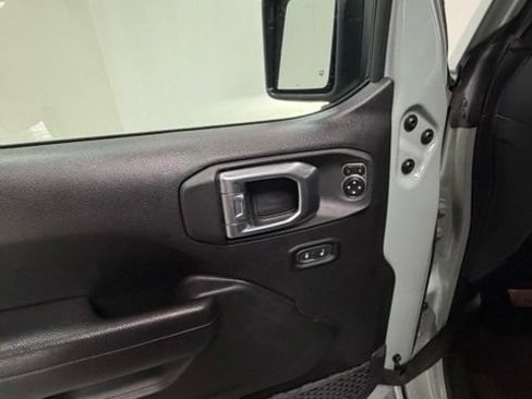 Used 2024 Jeep Wrangler Unlimited Rubicon 4xe AWD/4WD image 22