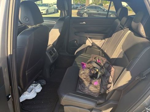 Used 2020 Volkswagen Atlas Cross Sport SE w/ Towing Package image 13