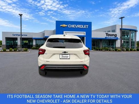 New 2026 Chevrolet Trax RS w/ Sunroof Package FWD image 6