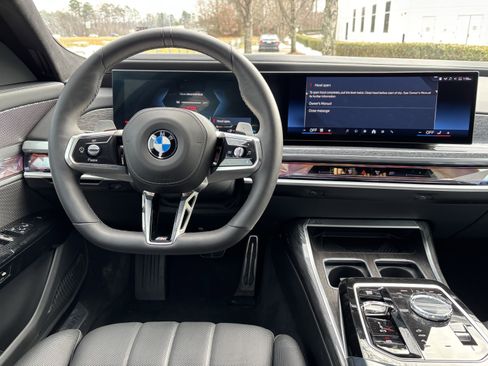 Certified 2025 BMW 760i xDrive w/ Executive Package image 30