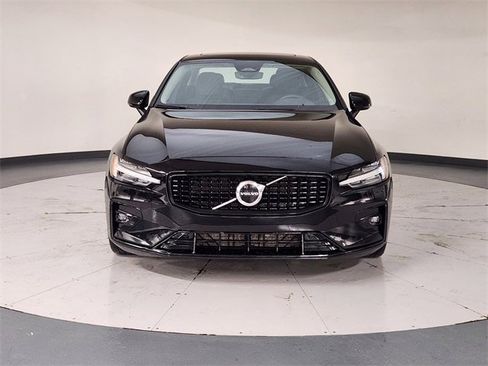 Used 2024 Volvo S60 B5 Core image 9