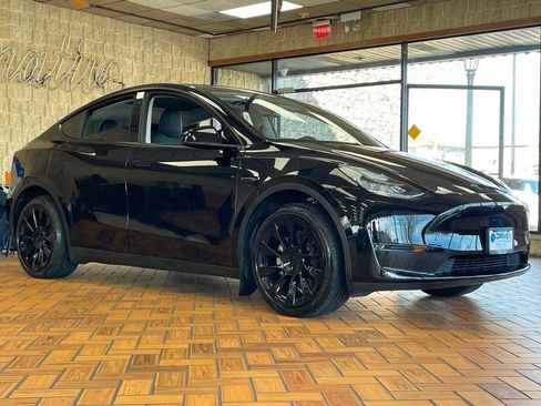 Used 2023 Tesla Model Y Long Range image 8
