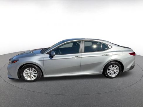 Used 2025 Toyota Camry LE image 11