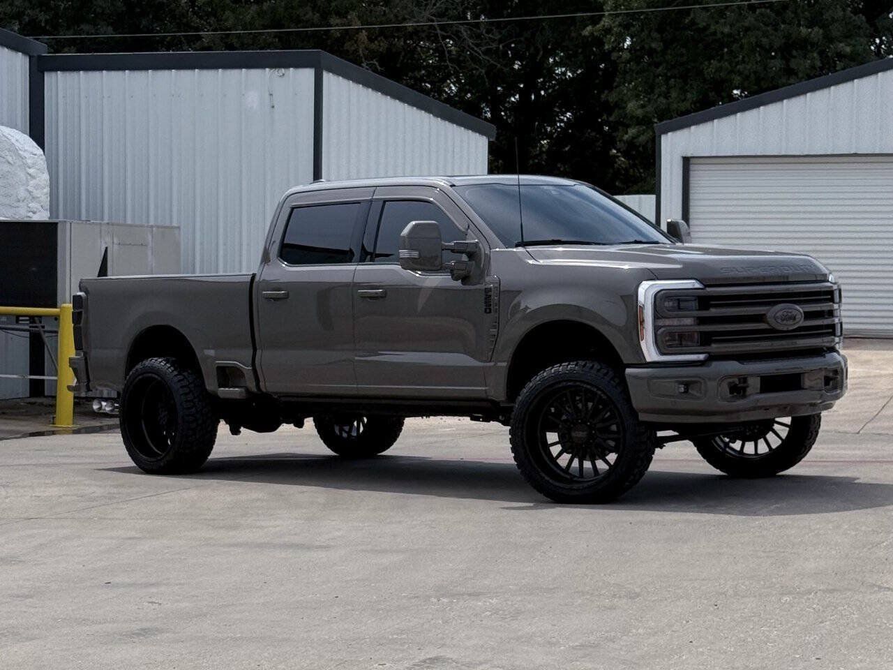 Used 2026 Ford F250 Platinum w/ Platinum Plus Package AWD/4WD image 1