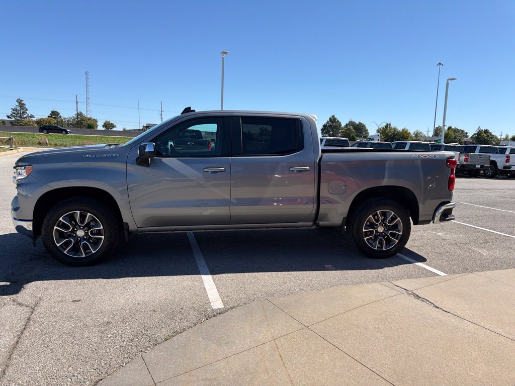 Used 2024 Chevrolet Silverado 1500 LT AWD/4WD image 6