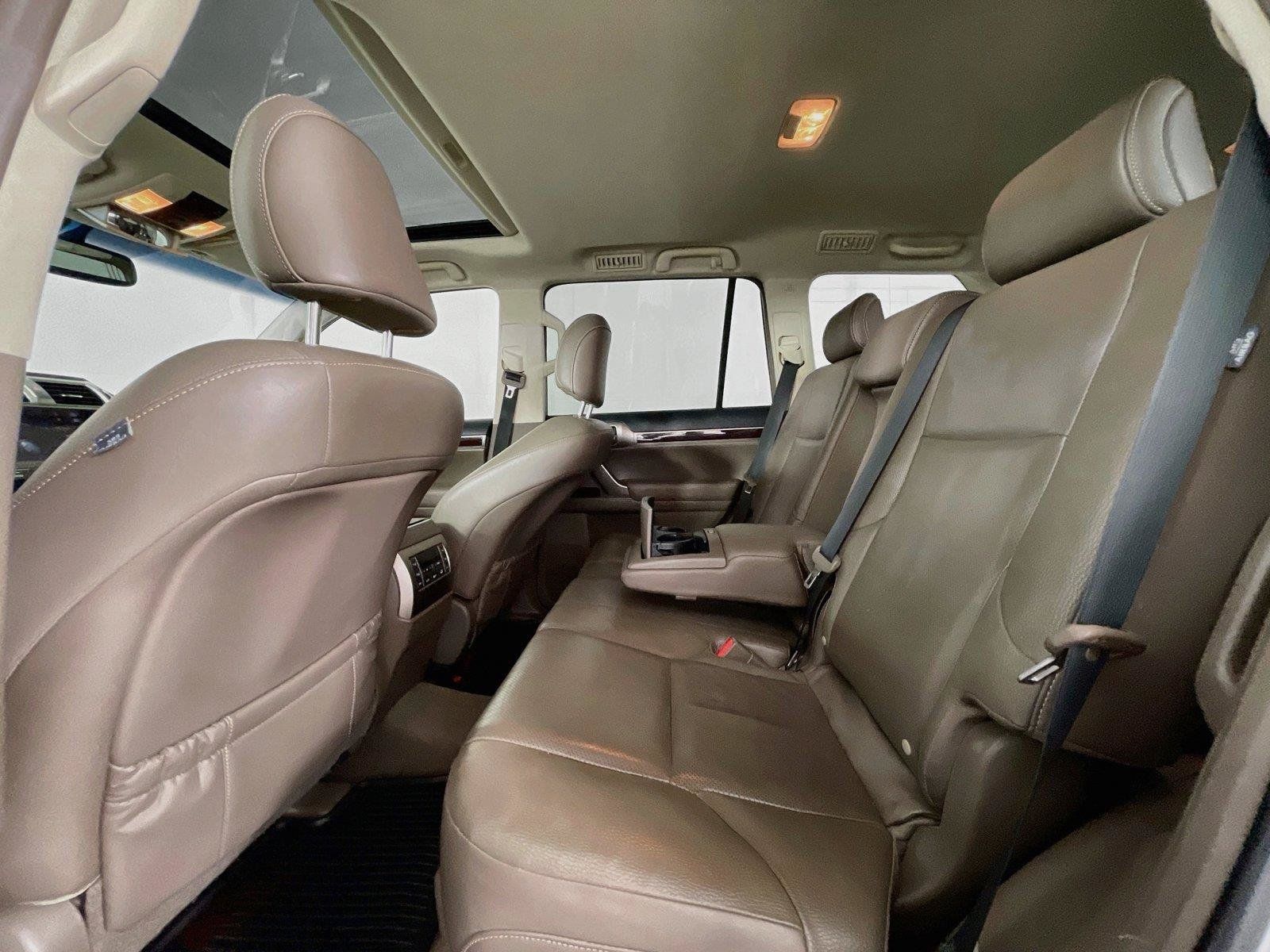 Used 2015 Lexus GX 460 w/ Premium Package AWD/4WD image 28