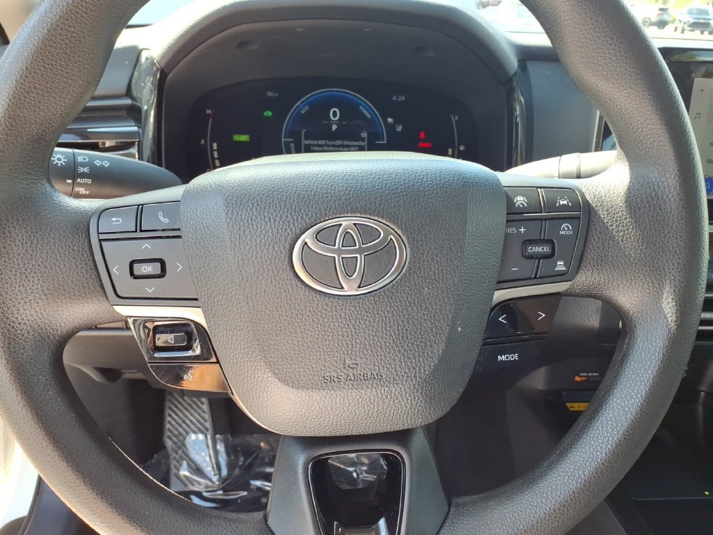 Used 2025 Toyota Camry LE FWD image 9