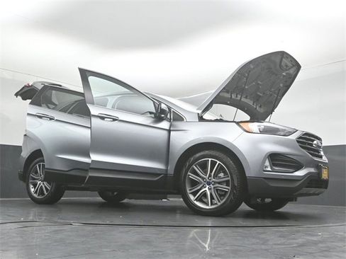 Certified 2022 Ford Edge Titanium w/ Class II Trailer Tow Package image 53