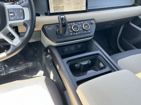 Used 2024 Land Rover Defender 110 X-Dynamic SE image 31