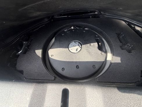 Used 2016 Nissan 370Z Coupe RWD image 8