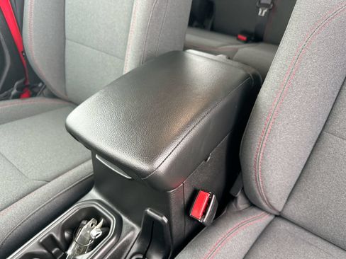 Used 2025 Jeep Wrangler Unlimited Rubicon AWD/4WD image 21