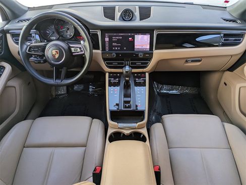 Used 2025 Porsche Macan Base image 16