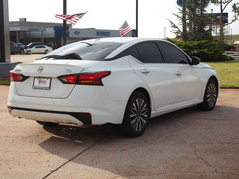 Used 2025 Nissan Altima 2.5 SV FWD image 10