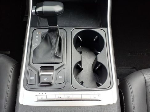 Used 2025 Kia Carnival image 24