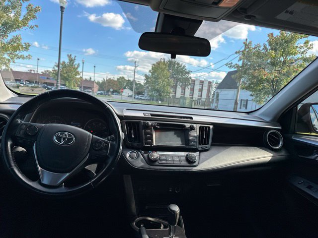 Used 2018 Toyota RAV4 XLE FWD image 3