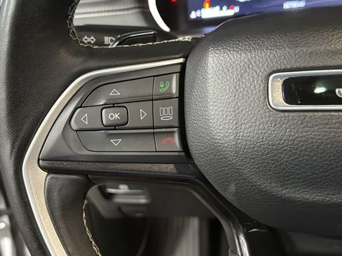 Used 2022 Jeep Grand Cherokee Altitude AWD/4WD image 12