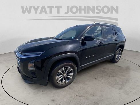 Used 2025 Chevrolet Equinox LT w/ Convenience Package II image 2