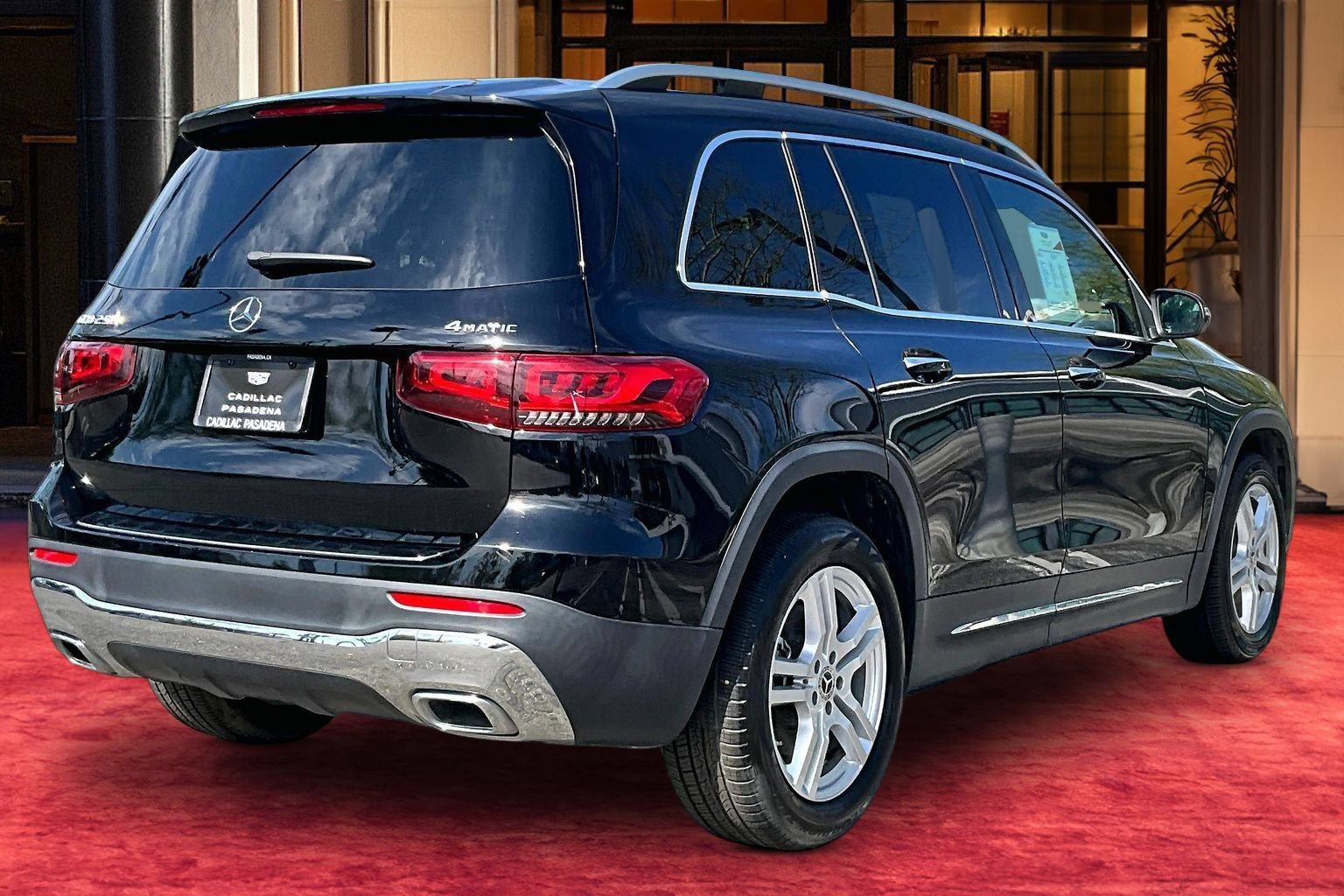 Used 2023 Mercedes-Benz GLB 250 4MATIC w/ Premium Package image 6