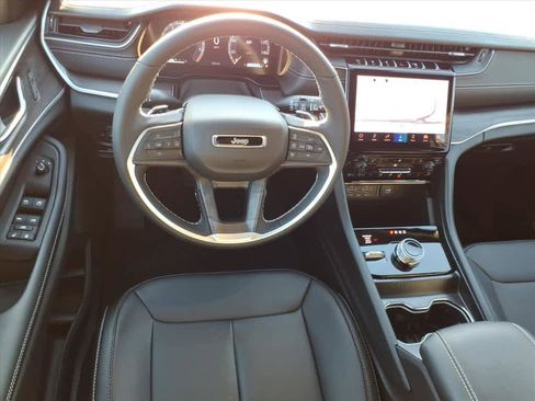 Used 2025 Jeep Grand Cherokee L Limited w/ Black Appearance Package image 33