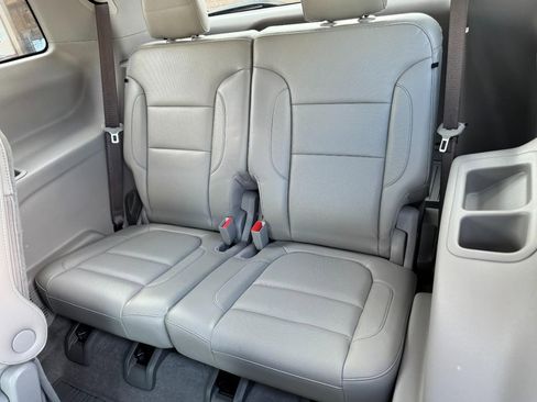 Used 2018 GMC Acadia SLT image 12