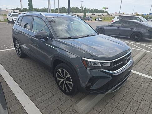 Used 2022 Volkswagen Taos SE AWD/4WD image 2