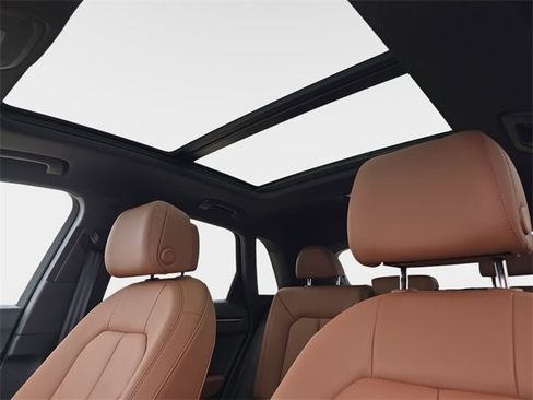 Used 2025 Audi Q3 2.0T Premium w/ Convenience Package image 33