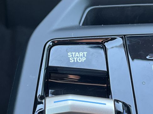 New 2026 BMW iX xDrive45 image 10