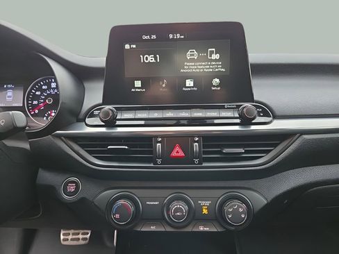 Used 2020 Kia Forte GT-Line image 11
