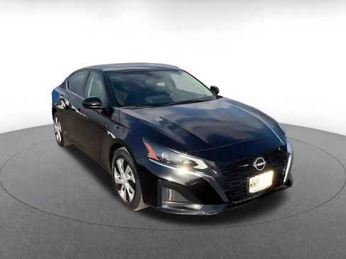 Used 2023 Nissan Altima 2.5 S FWD image 3