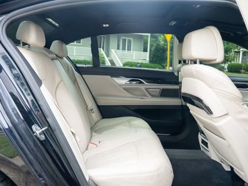 Used 2019 BMW 740i w/ Executive Package RWD image 54