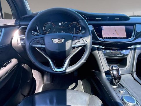 Used 2025 Cadillac XT6 Premium Luxury AWD/4WD image 5