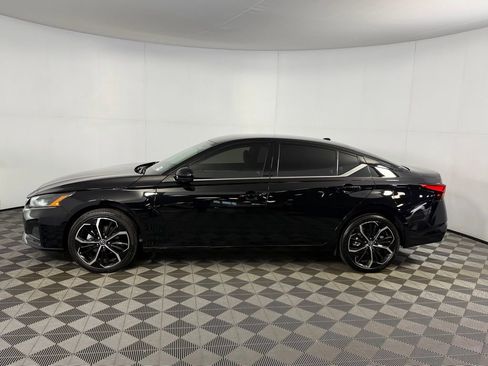 Used 2025 Nissan Altima 2.5 SR image 9