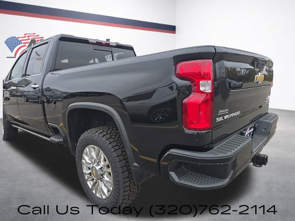 Used 2022 Chevrolet Silverado 3500 High Country w/ Safety Package II AWD/4WD image 11