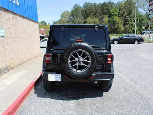 Used 2021 Jeep Wrangler Unlimited Sahara AWD/4WD image 5