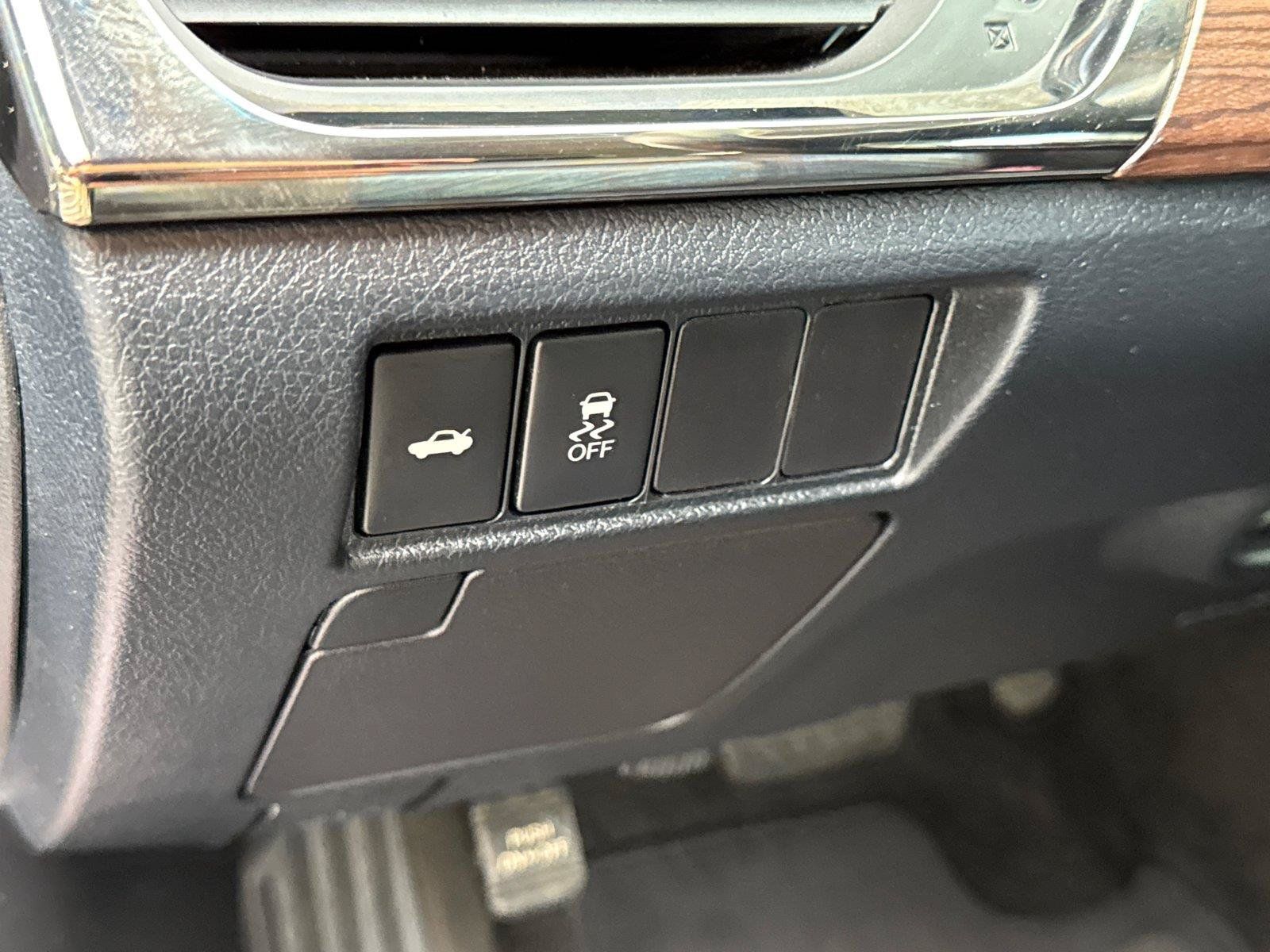 Used 2015 Toyota Avalon XLE Premium w/ Preferred Accessory Package FWD image 29