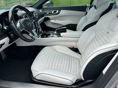 Used 2013 Mercedes-Benz SL 550 image 30
