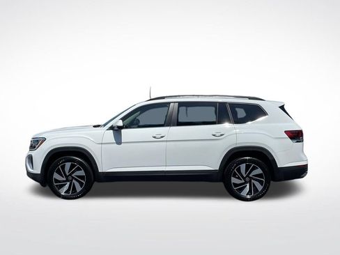 Used 2024 Volkswagen Atlas SE w/ Panoramic Sunroof Package FWD image 2