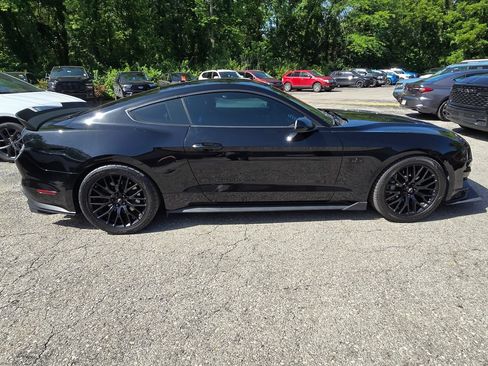 Used 2019 Ford Mustang GT RWD image 9