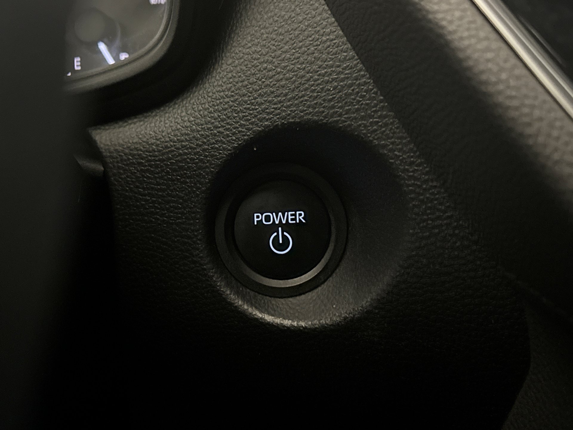 Used 2025 Toyota Corolla Cross AWD Hybrid image 18