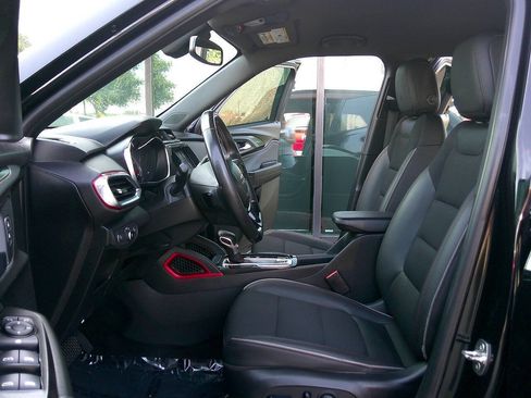 Used 2021 Chevrolet TrailBlazer RS w/ Technology Package FWD image 9