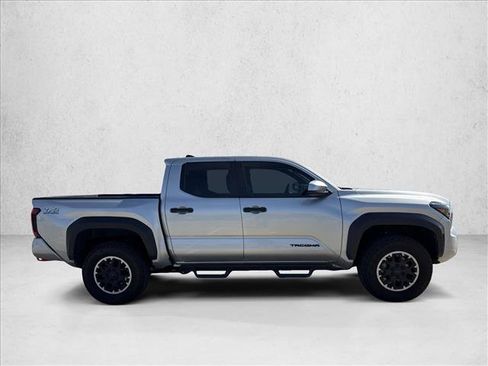 Used 2026 Toyota Tacoma TRD Off-Road AWD/4WD image 4