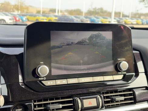 Used 2025 Nissan Pathfinder SV image 18