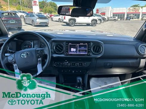Used 2020 Toyota Tacoma TRD Off-Road w/ Technology Package AWD/4WD image 9