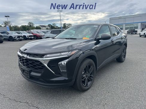 Certified 2024 Chevrolet Trax LS image 1