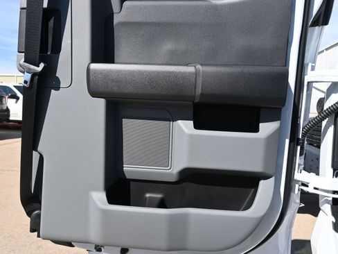 New 2026 Ford F550 4x4 Supercab Super Duty image 17