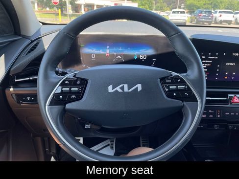 Used 2023 Kia Niro Wave w/ Wave Preserve Package FWD image 21