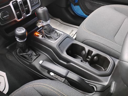 Used 2024 Jeep Wrangler Sport S image 13